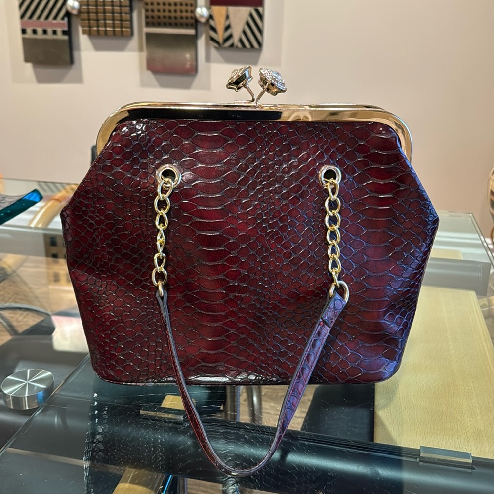 BNWT BURGANDY LEATHER SNAKE LOOK BAG